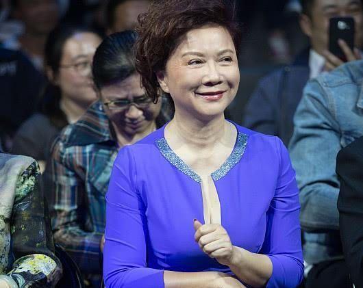 岁月不败美人主持人重归荧屏,颜值依旧惊艳 岁月不败美人主持人重归荧屏,颜值依旧惊艳