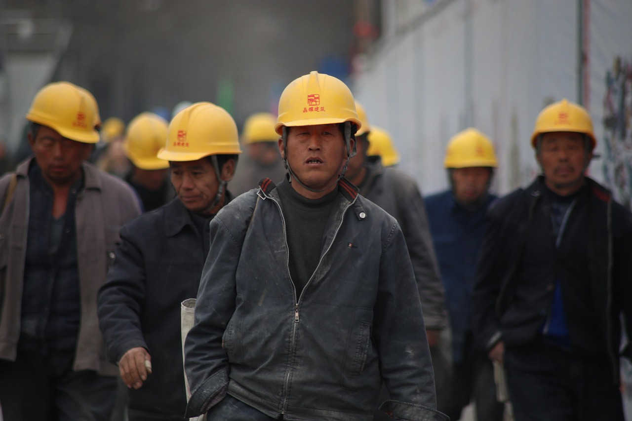 宁波北仑疫情警报，一家公司两天内10例确诊，我们如何应对？